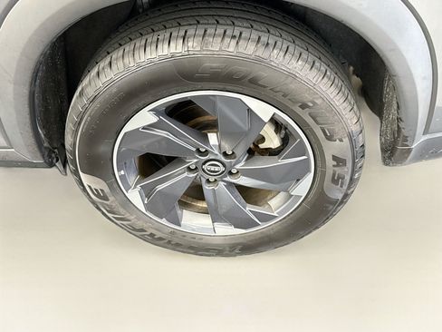 Used 2025 Nissan Rogue SV FWD image 11