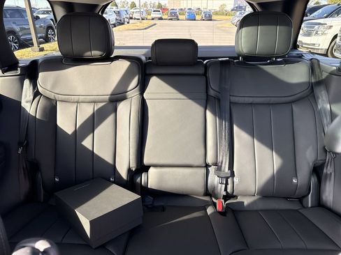 New 2025 Land Rover Range Rover SE image 28