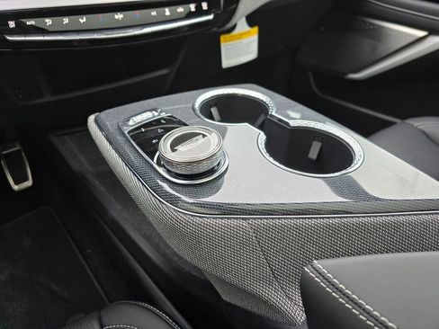 New 2026 Cadillac Optiq Luxury 2 image 20