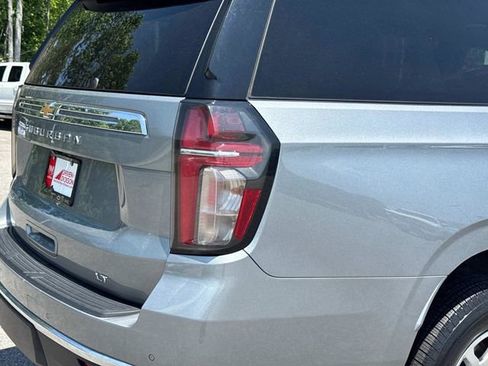 Used 2024 Chevrolet Suburban LT AWD/4WD image 12