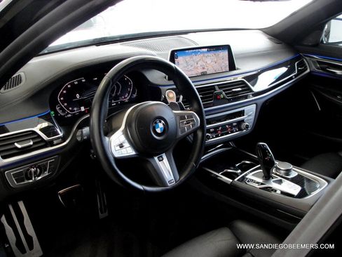 Used 2022 BMW 740i w/ M Sport Package image 30