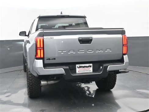 Used 2025 Toyota Tacoma TRD Sport image 18