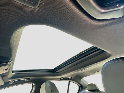 New 2026 BMW 330i Sedan w/ M Sport Package image 15