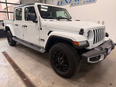 Used 2023 Jeep Gladiator Sport AWD/4WD image 2