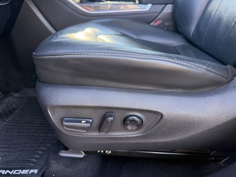 Used 2020 Toyota Highlander Limited image 18