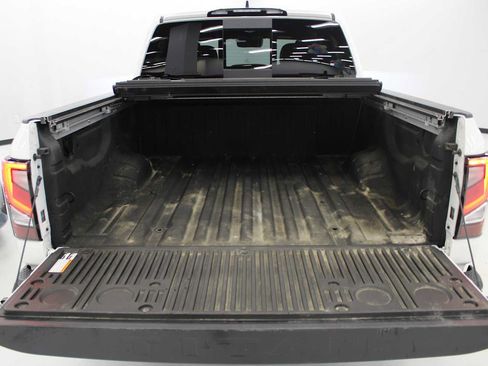 Used 2023 Nissan Titan PRO-4X w/ Pro-4x Convenience Package AWD/4WD image 12