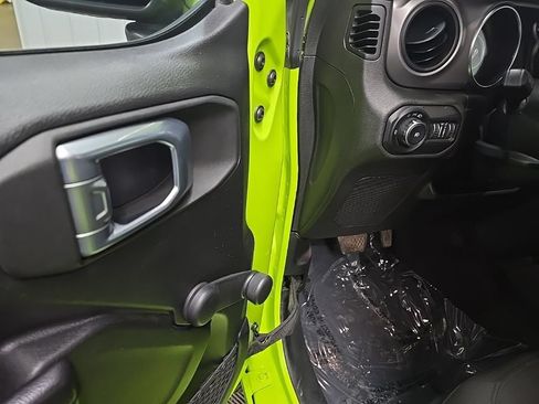 Used 2021 Jeep Wrangler Sport AWD/4WD image 26