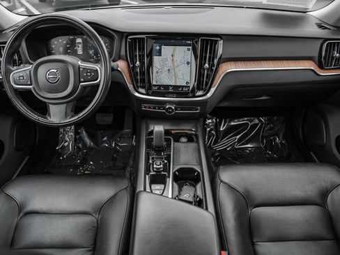 Certified 2022 Volvo S60 B5 Momentum w/ Premium Package image 20