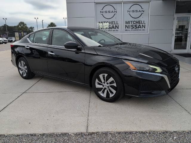 Certified 2025 Nissan Altima 2.5 S FWD image 1