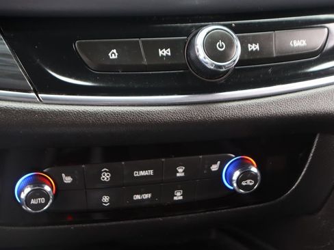 Used 2024 Buick Enclave Essence w/ Sport Touring Edition FWD image 33