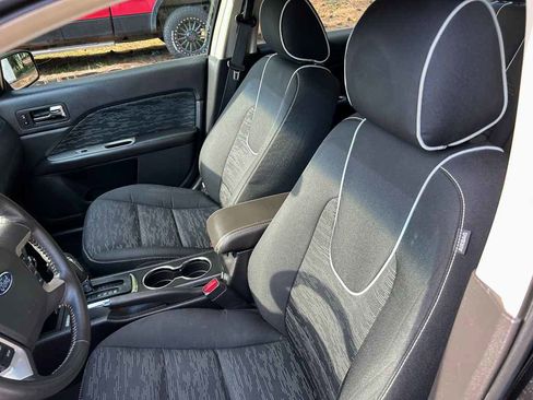 Used 2012 Ford Fusion SE w/ Monochrome Appearance Pkg image 9