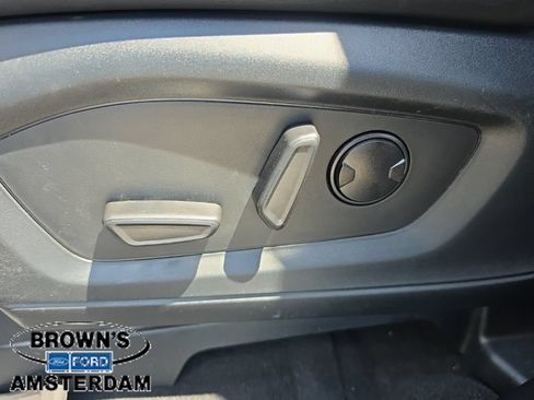 Used 2023 Ford Explorer XLT w/ Equipment Group 202A AWD/4WD image 18