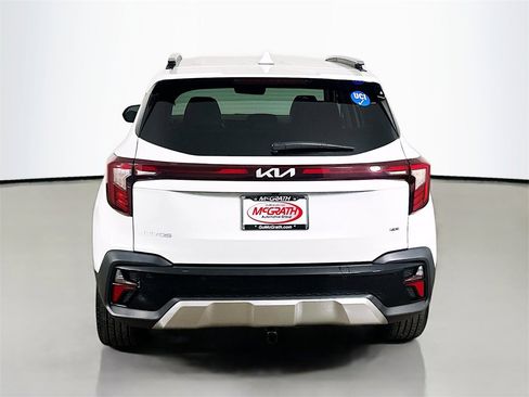 Certified 2025 Kia Seltos SX w/ SX Sunroof Package image 18