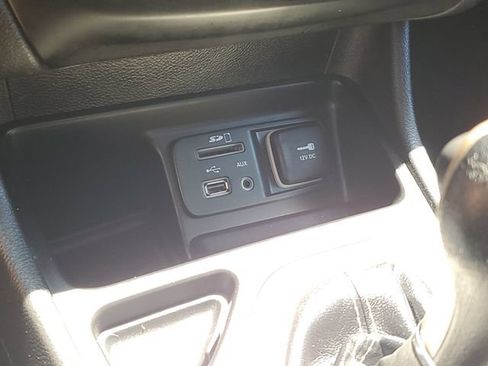 Used 2018 Jeep Cherokee Latitude w/ Altitude Package FWD image 27