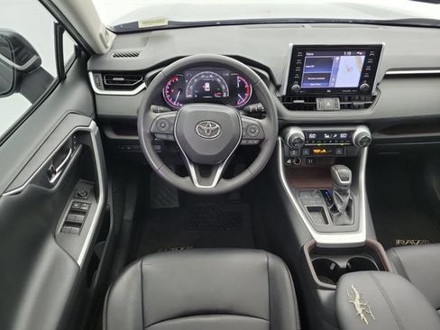 Used 2019 Toyota RAV4 Limited FWD image 18
