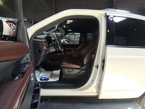Used 2024 Ford Expedition Limited AWD/4WD image 6