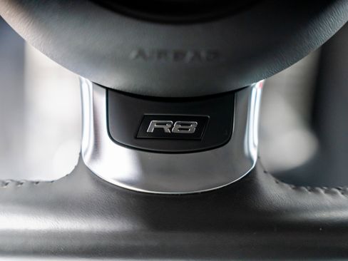 Used 2011 Audi R8 V8 image 52