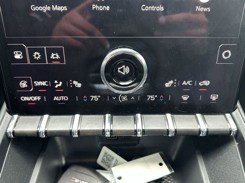 Used 2025 GMC Terrain Elevation w/ Elevation Premium Package AWD/4WD image 28