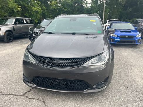 Used 2019 Chrysler Pacifica Limited w/ Advanced Safetytec Group FWD image 5