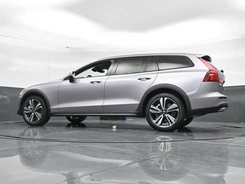 New 2026 Volvo V60 B5 Cross Country Plus w/ Climate Package AWD/4WD image 44