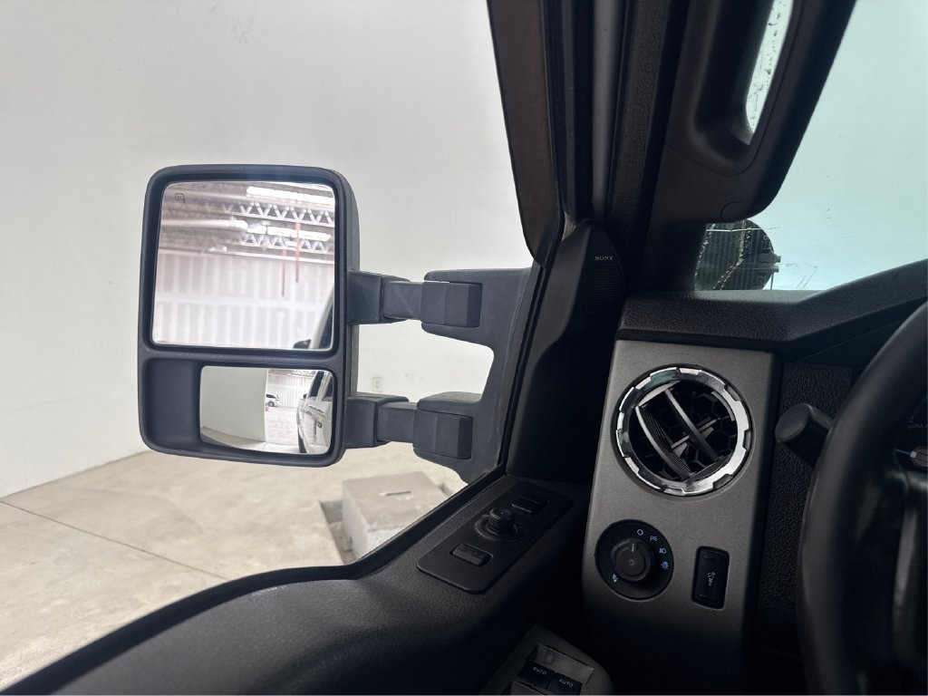 Used 2015 Ford F250 Lariat w/ Lariat Ultimate Package AWD/4WD image 36