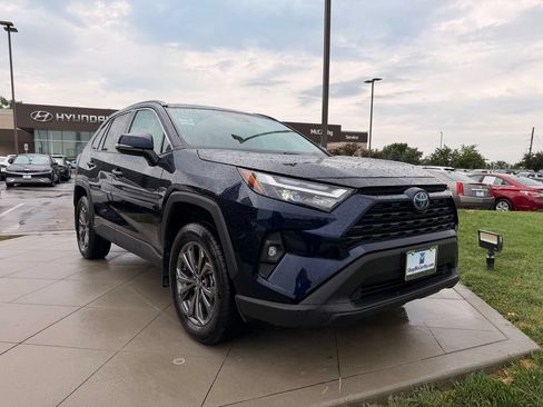 Used 2022 Toyota RAV4 XLE Premium AWD/4WD image 11