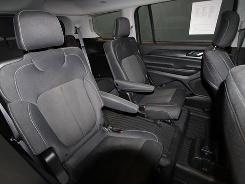 Used 2024 Jeep Grand Cherokee L Laredo image 26