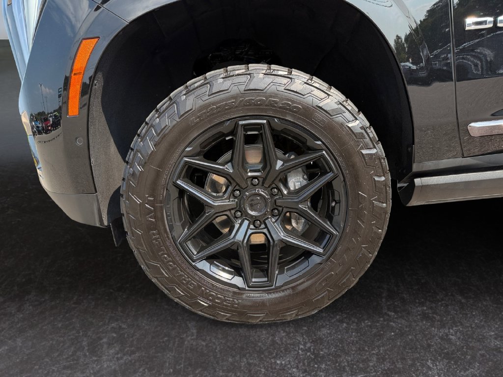 Used 2025 GMC Yukon XL Denali Ultimate AWD/4WD image 9