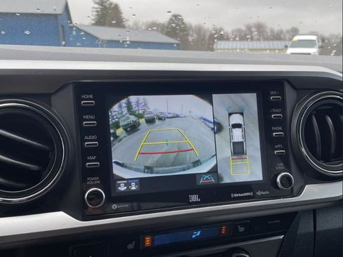 Used 2023 Toyota Tacoma Limited image 17