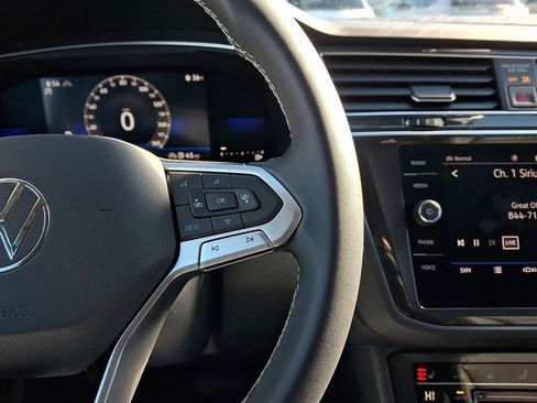 Certified 2022 Volkswagen Tiguan SE image 20