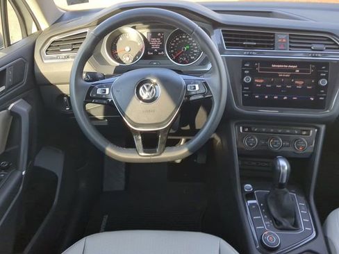Used 2020 Volkswagen Tiguan SE image 15