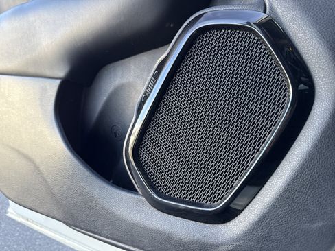 Used 2018 Jeep Renegade Altitude image 16