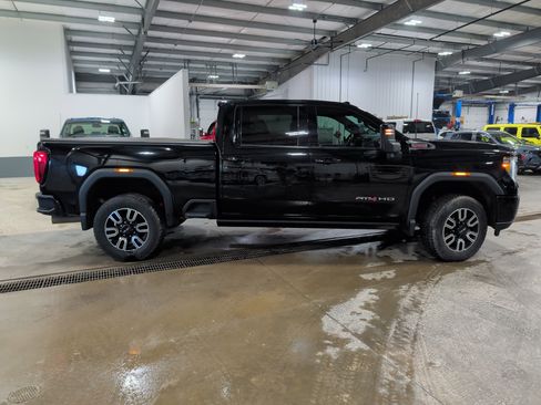 Used 2021 GMC Sierra 2500 AT4 w/ AT4 Premium Plus Package image 2