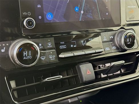 Used 2023 Toyota Highlander XLE image 27