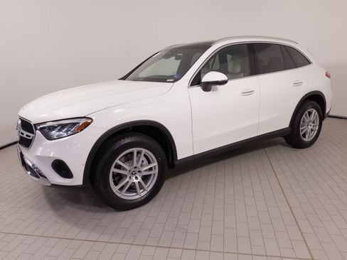 Used 2023 Mercedes-Benz GLC 300 4MATIC image 1