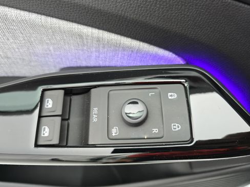 Certified 2023 Volkswagen ID.4 Pro AWD/4WD image 27