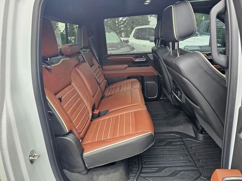 Used 2025 GMC Sierra 2500 Denali Ultimate image 12