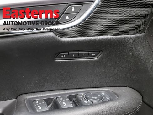 Used 2018 Cadillac XT5 Luxury w/ Driver Awareness Package AWD/4WD image 21