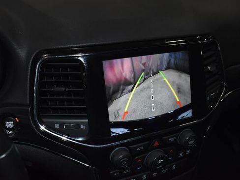 Certified 2022 Jeep Grand Cherokee Limited image 17