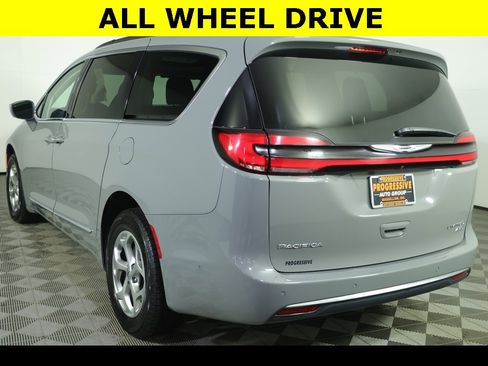Used 2022 Chrysler Pacifica Limited image 6