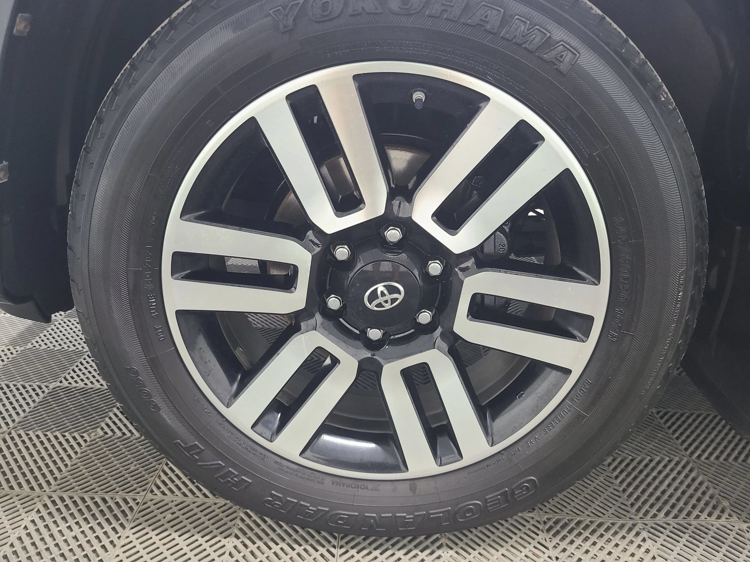 Used 2017 Toyota 4Runner Limited AWD/4WD image 18