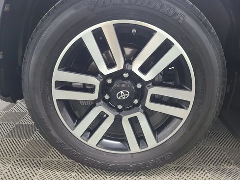 Used 2017 Toyota 4Runner Limited AWD/4WD image 18