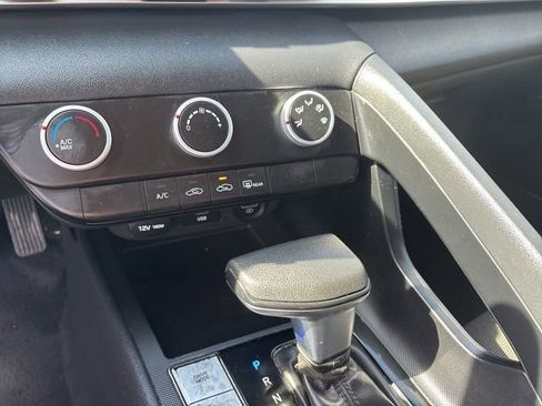 Used 2021 Hyundai Elantra SE FWD image 21