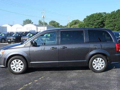 Used 2018 Dodge Grand Caravan SE w/ UConnect Hands-Free Group FWD image 4