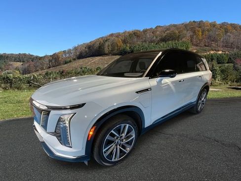 Used 2026 Cadillac Vistiq Sport image 3