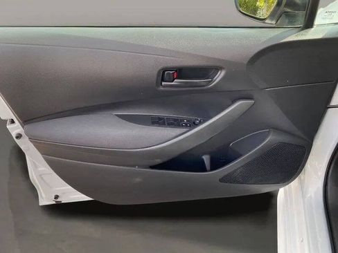 Used 2022 Toyota Corolla LE FWD image 14
