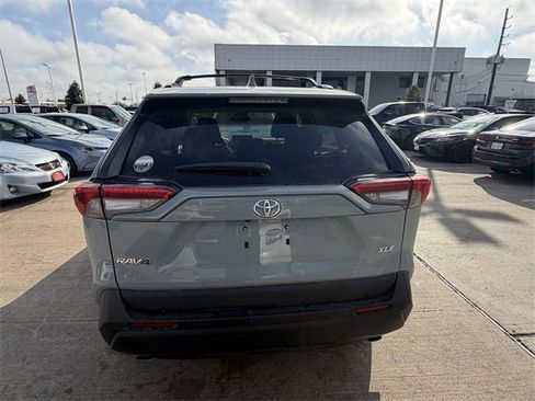 Used 2023 Toyota RAV4 XLE w/ Convenience Package image 6