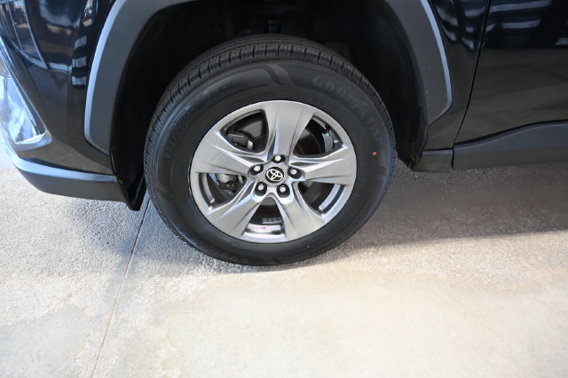Used 2024 Toyota RAV4 XLE AWD/4WD image 30