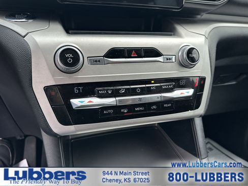 Used 2021 Ford Explorer XLT AWD/4WD image 18