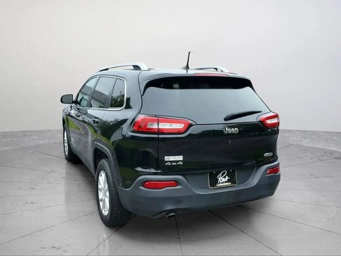Used 2017 Jeep Cherokee Latitude w/ Cold Weather Group image 3